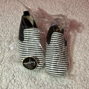 Black & white moccasins🌺